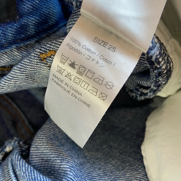 MO & Co. Distressed Denim Capris Blue Size 25 - Picture 12 of 12